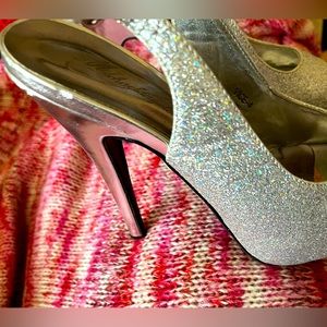 Michelangelo Silver Glitter Heels, Size 6.5 like new condition